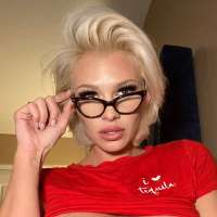 Charli Phoenix 的图像